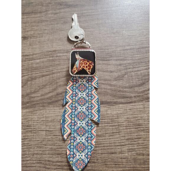 Feather concho purse charm, saddle charm, saddle feather, mule lover keychain - Picture 2 of 6